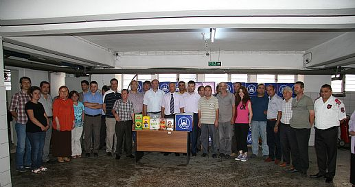 Adapazarı Belediyesi Personele Erzak Dağıttı