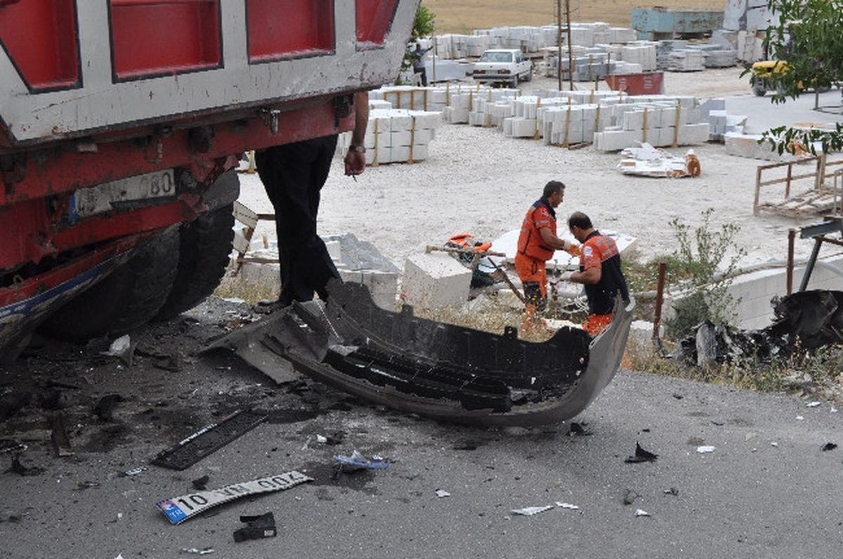 Afyonkarahisar\'da Trafik Kazası: 1 Ölü, 3 Yaralı