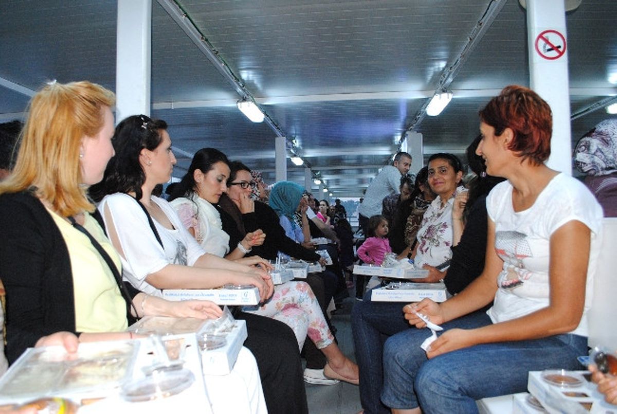 Beylikdüzü Belediyesi\'nden Boğazda İftar