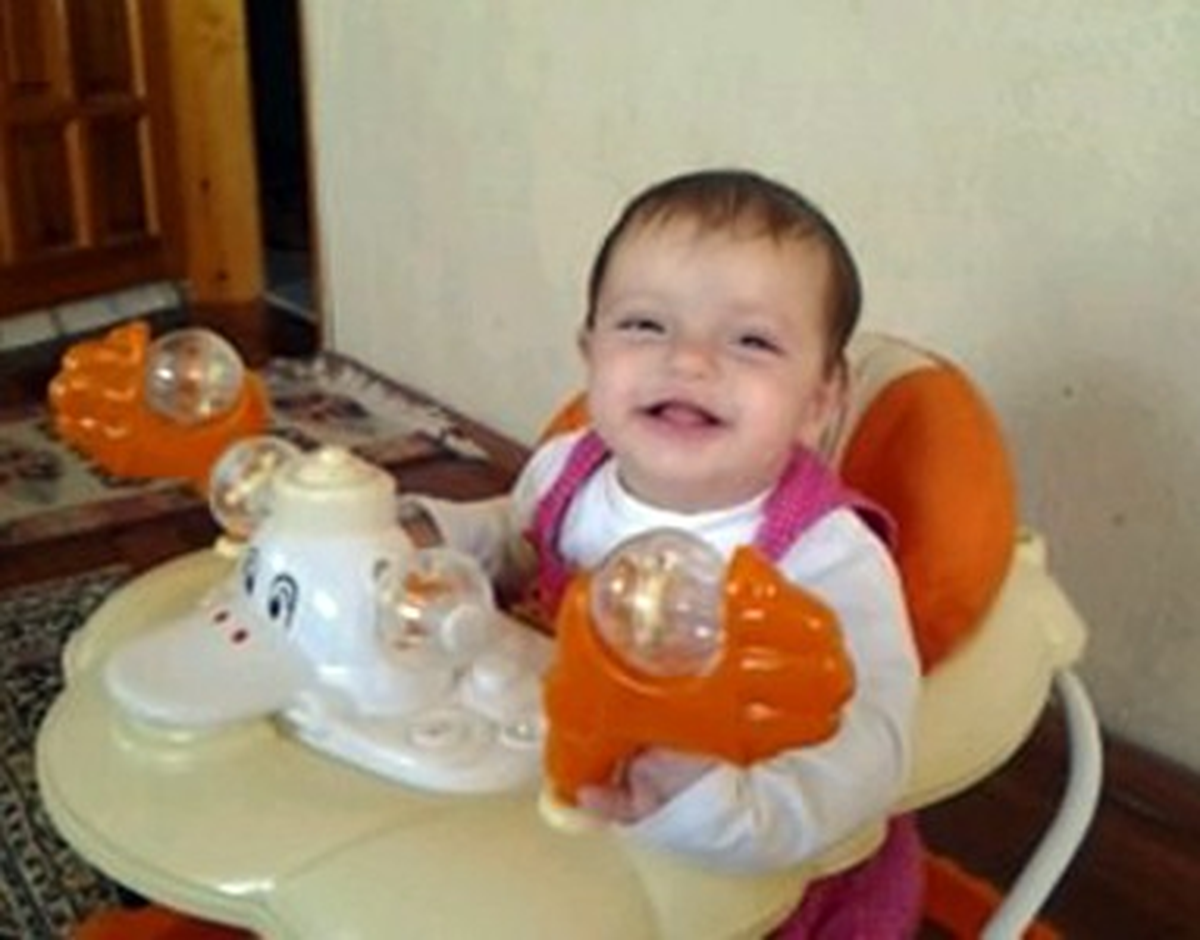 Çaresiz Baba, Küçük Kızının Hastalığına Çare Arıyor