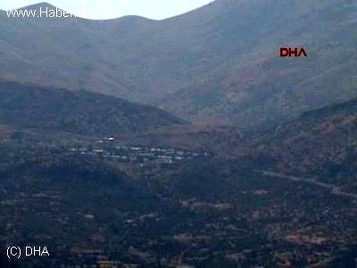Çukurca\'da Ağaçlık Alanda Yangın Çıktı