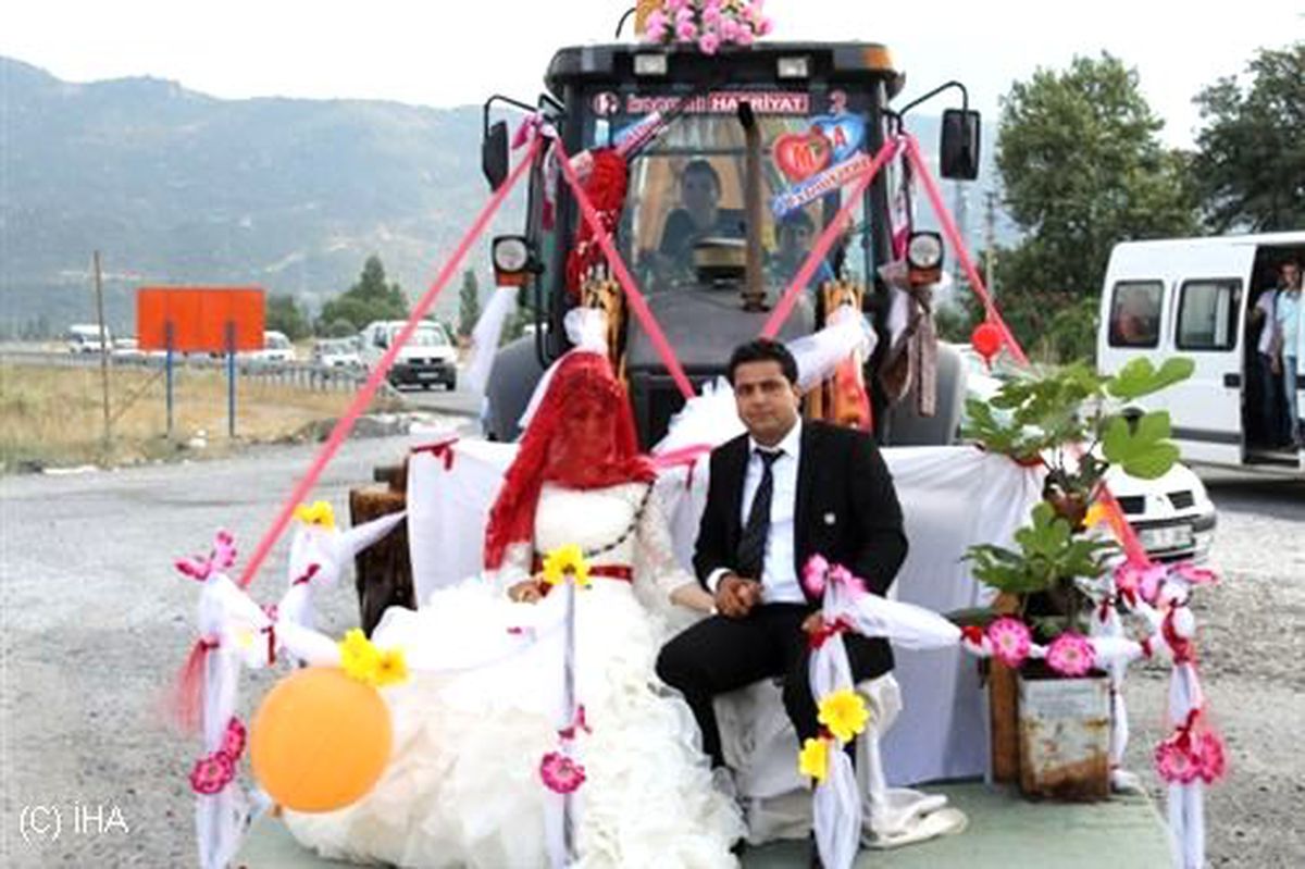 Damat Hafriyatçı Olunca Gelini Kepçe ile Aldı