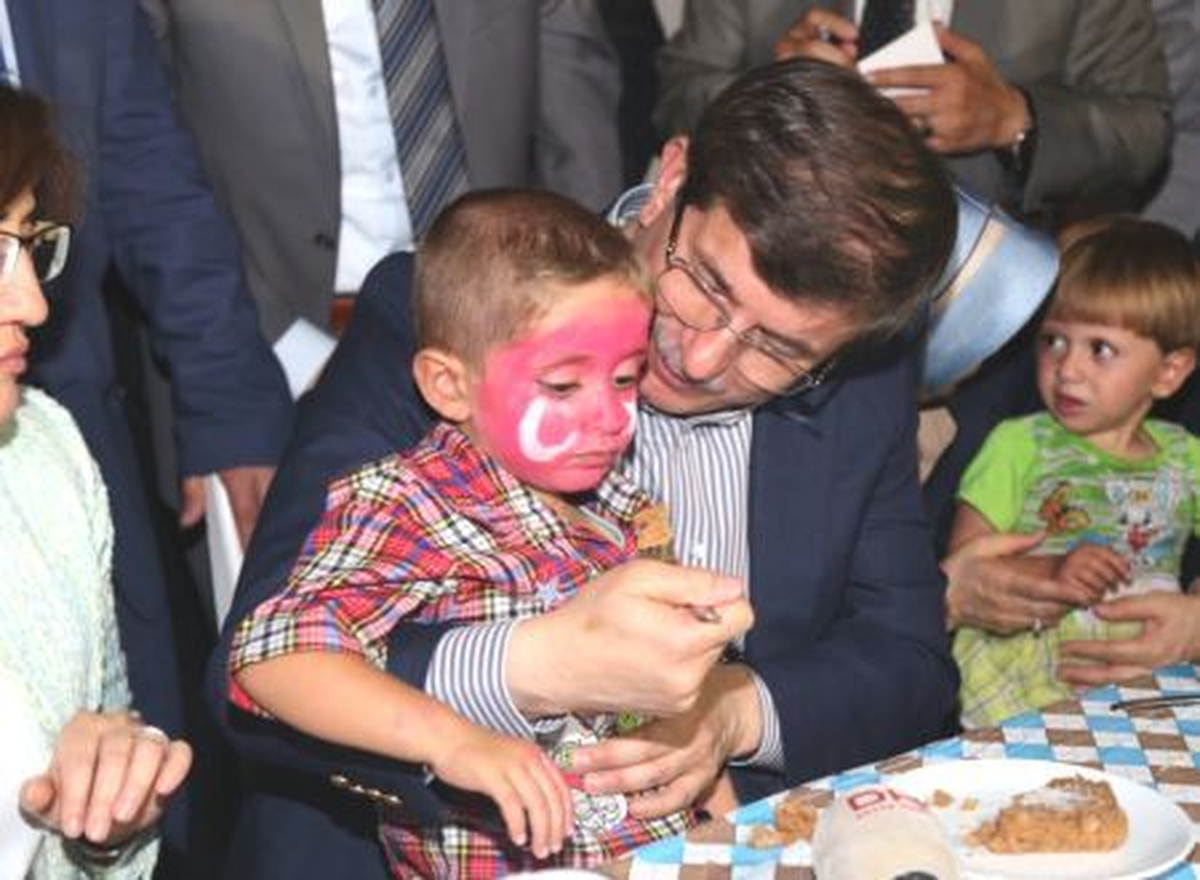 Davutoğlu Konteyner Kentte Teravih Namazı Kıldı