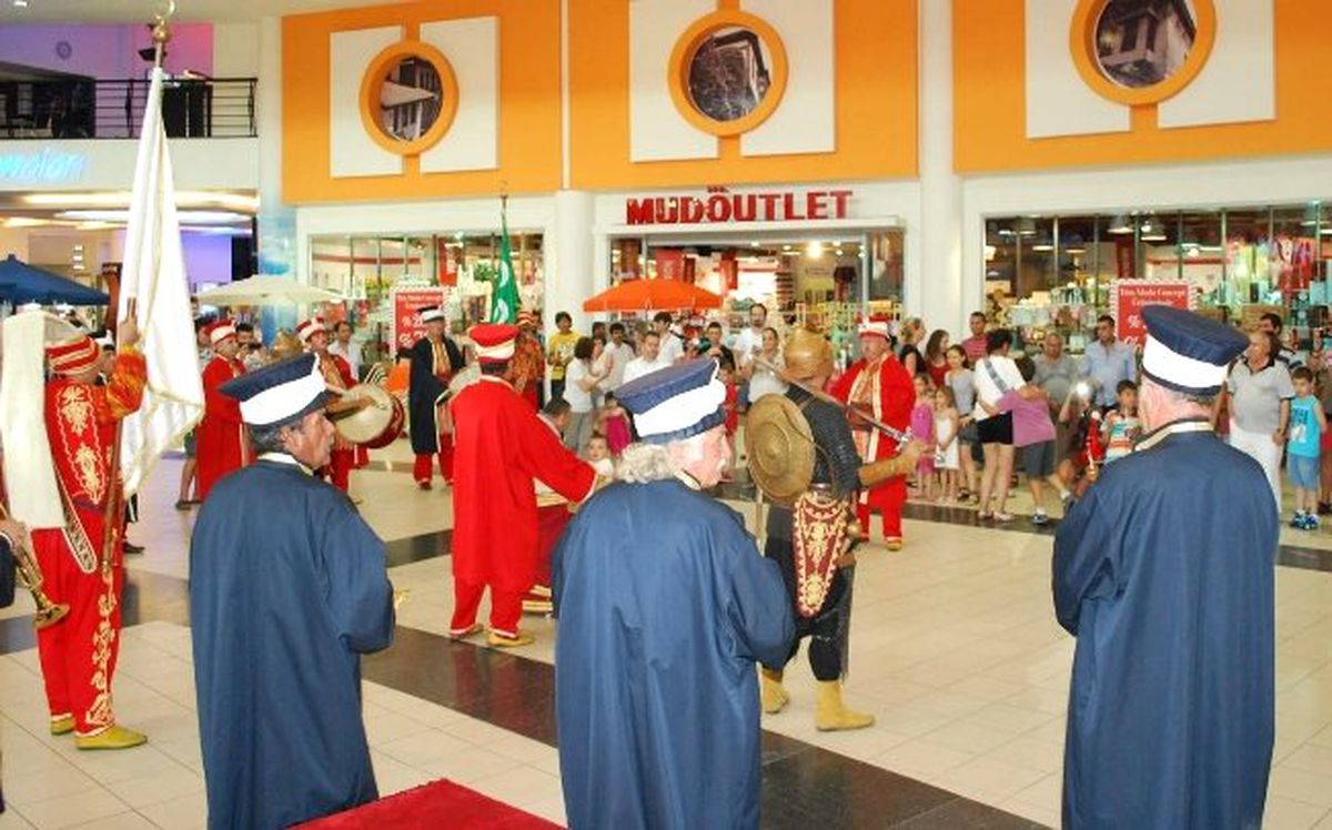 Deepo\'da Ramazan Şenlikleri Mehteran ile Başladı