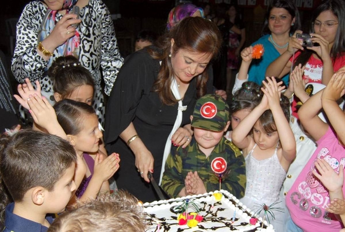 Edremit Ferda Öğretmene Ağladı