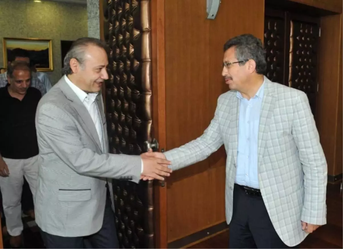 Gazeteciler Başkan Poyraz\'ı Ziyaret Etti