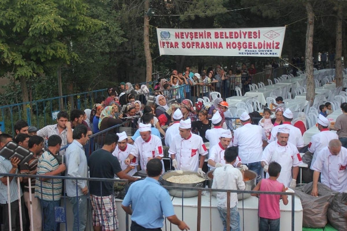 Gül Bahçede İlk İftar Sofrası Kuruldu