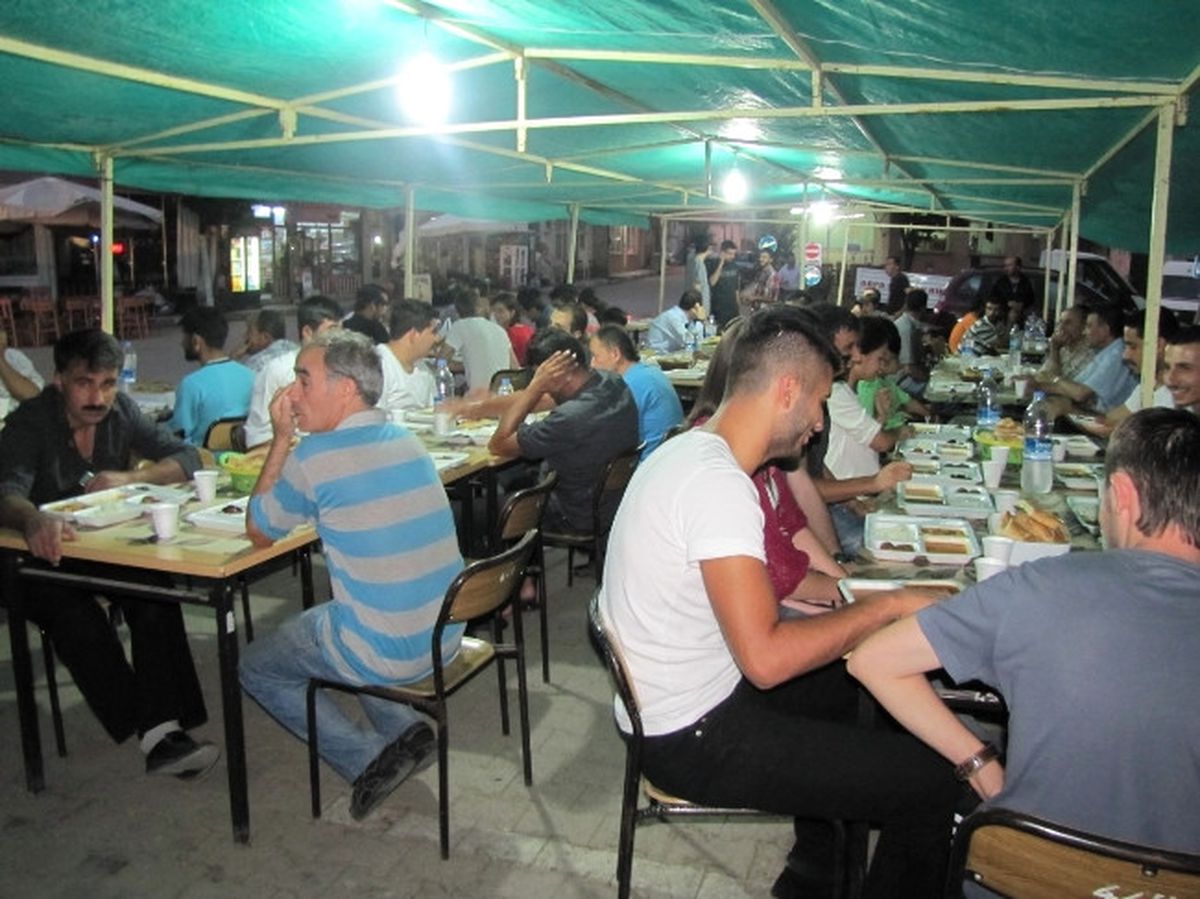 Hisarcık\'ta Her Gün 300 Kişiye İftar Yemeği