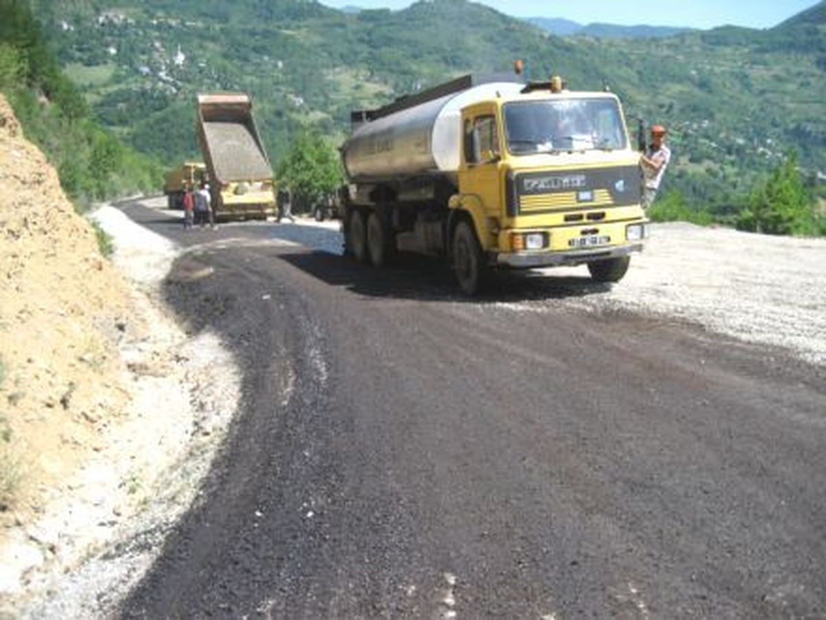 İnebolu\'da 37 Kilometre Köy Yolu Asfaltlanacak