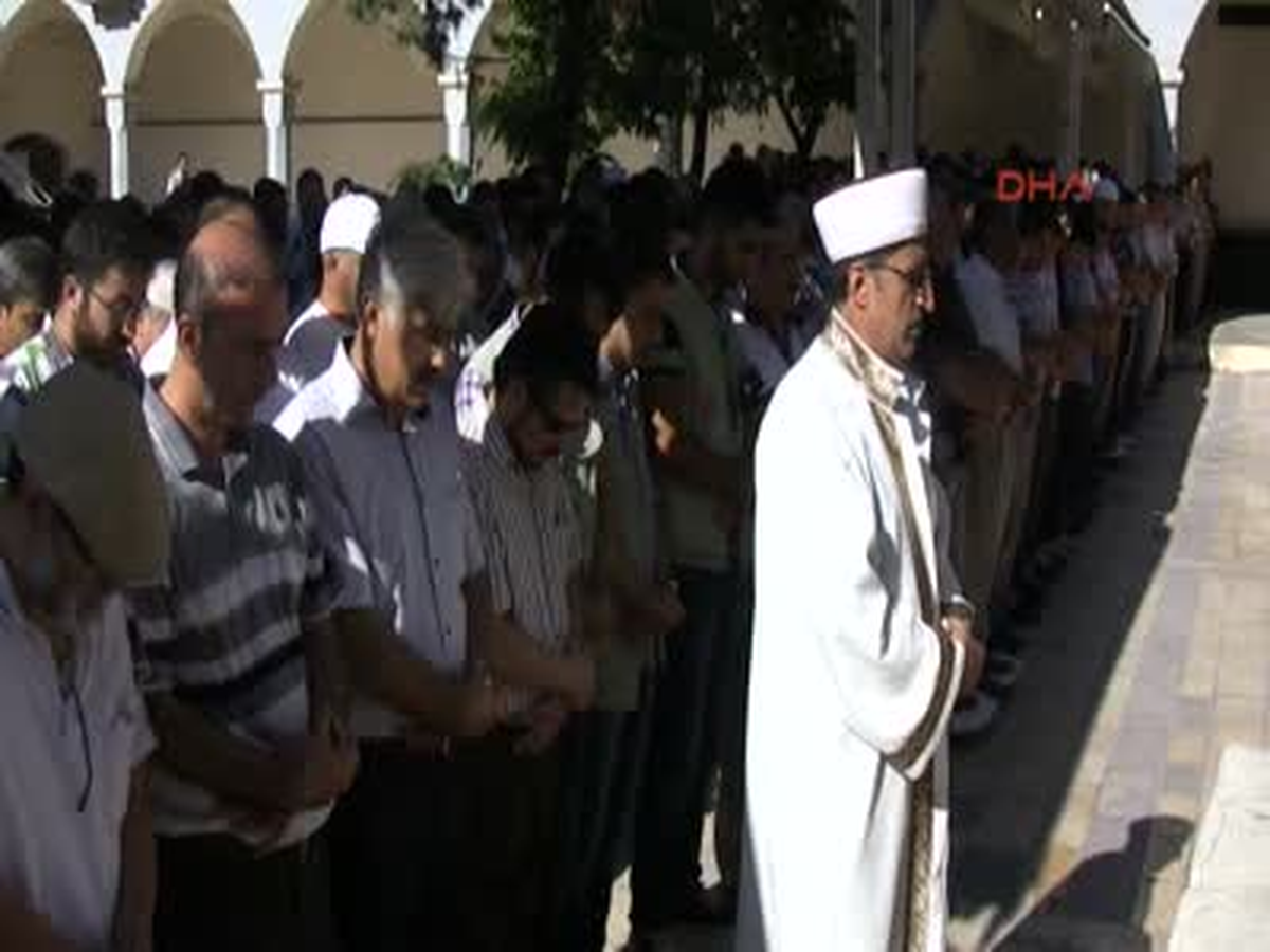 Mısır\'da Ölenler İçin Gıyabi Cenaze Namazı