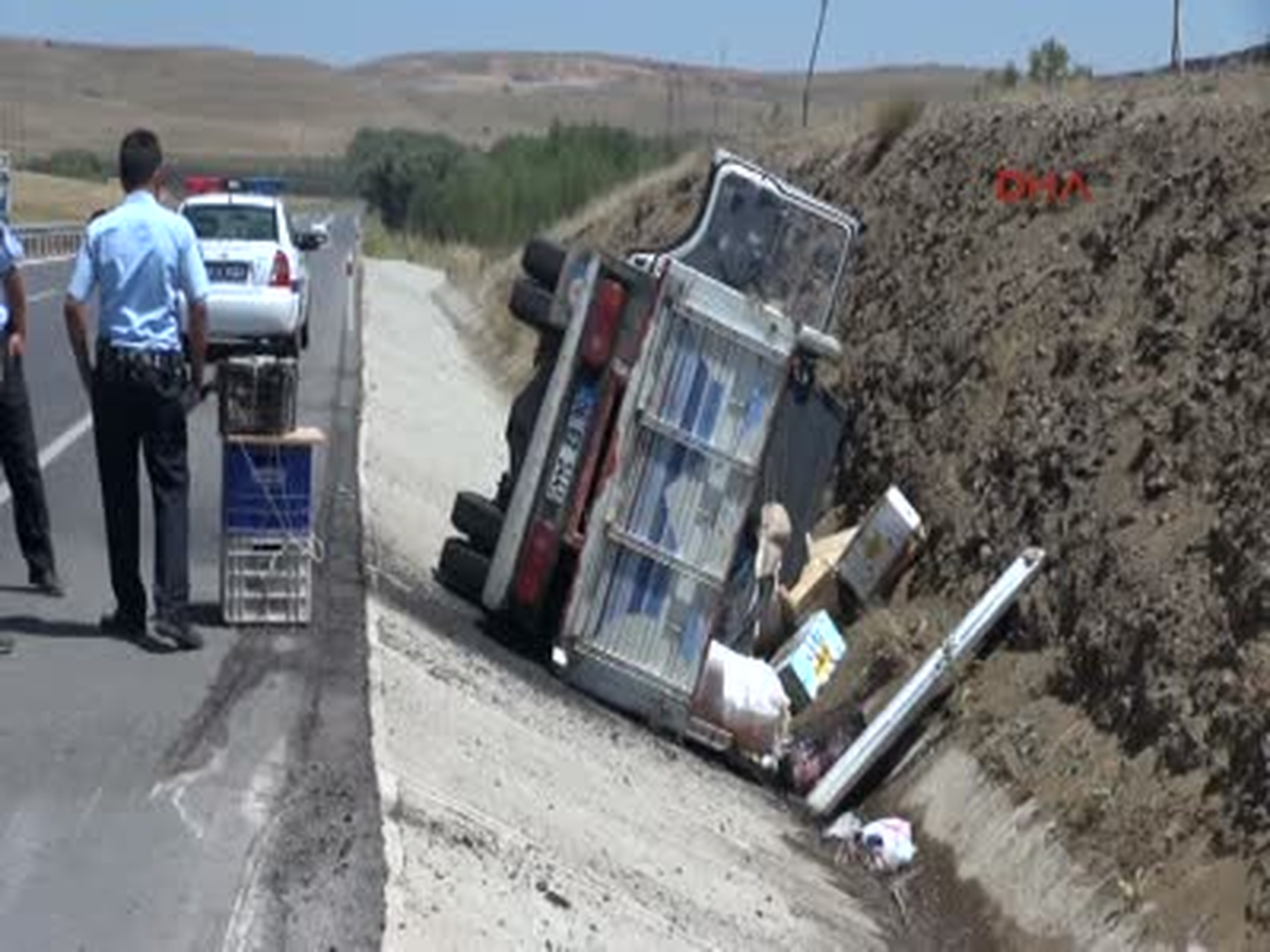 Kamyonet Devrildi 4 Yaralı