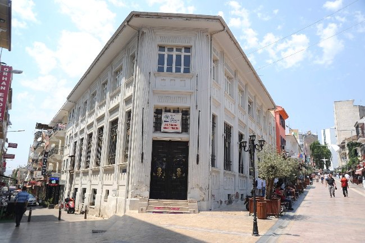 Milli Aydın Bankası\'nda Restorasyon Çalışmaları Başladı