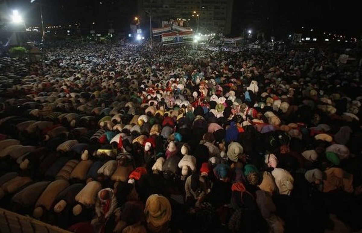 Mursi Taraftarları Adeviye\'de Teravih Namazı Kıldı