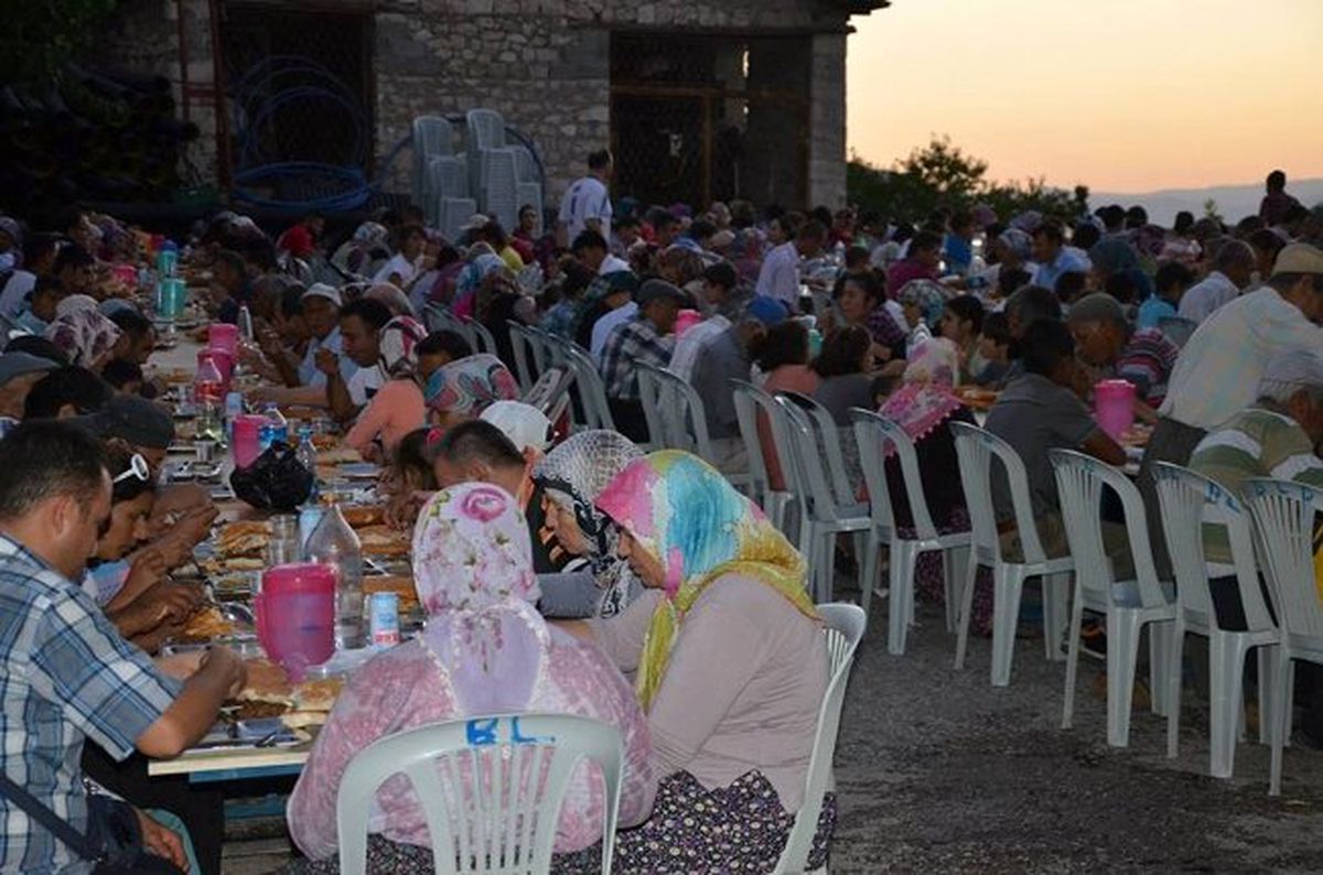 Mutlular "İftar Sofrası"Nda Buluştu