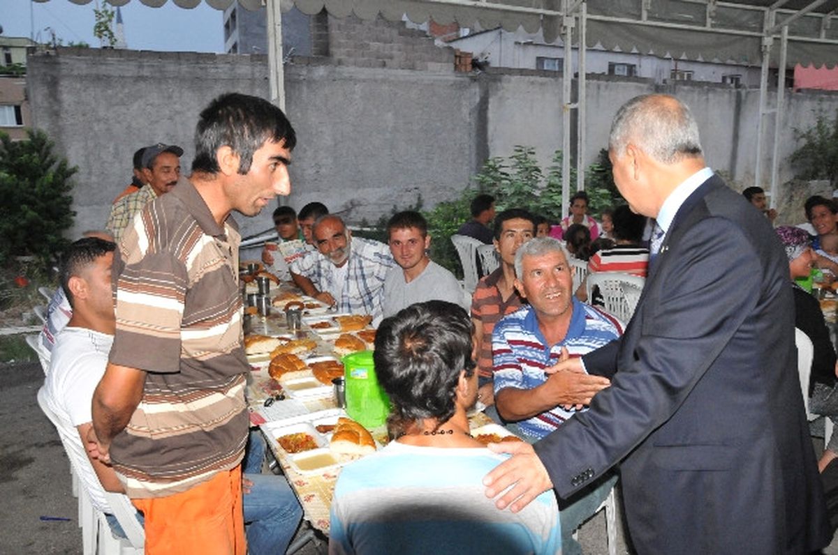 Osmaniye Belediyesi İftar Çadırı Kurdu