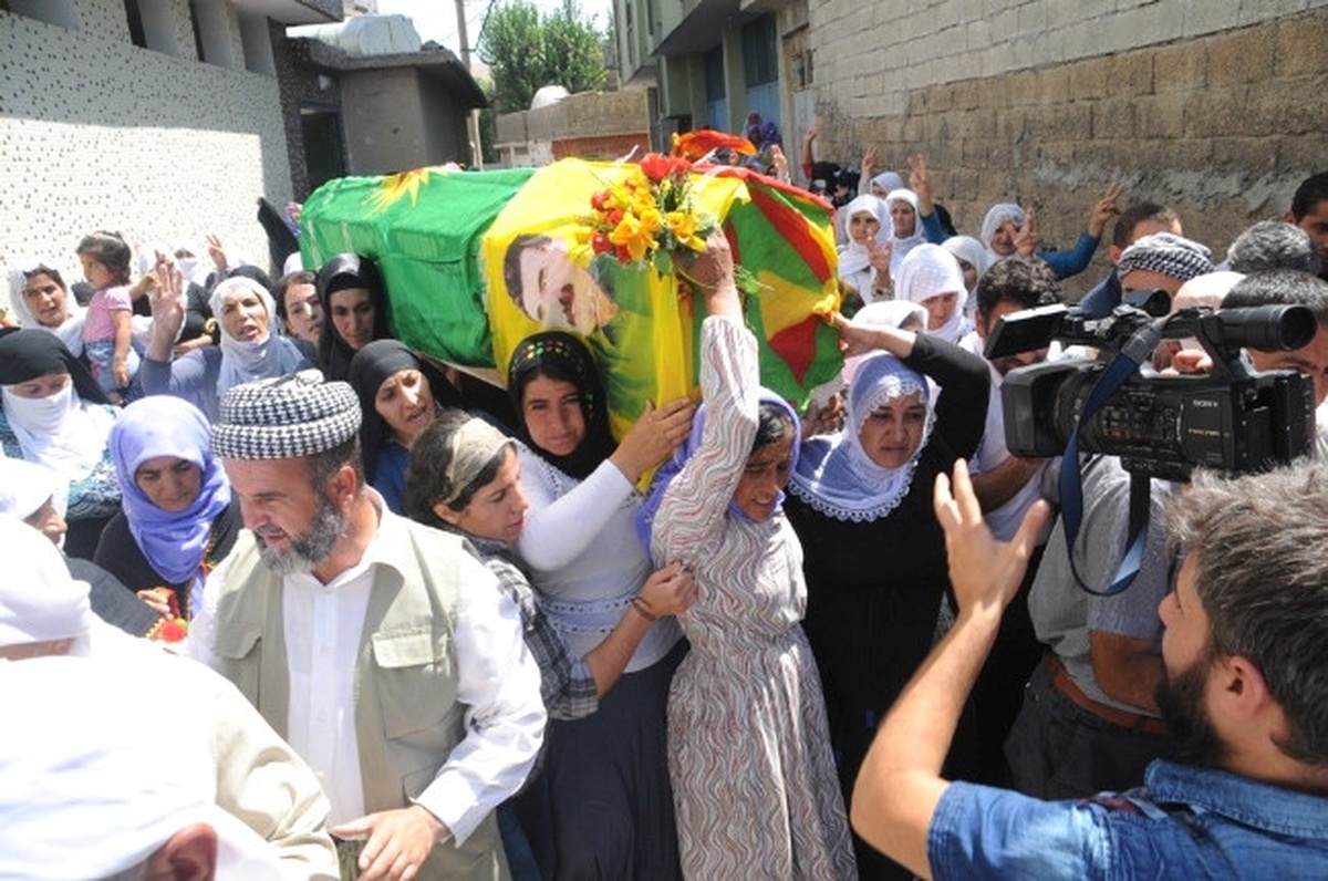PKK\'lı Kadının Cenazesi Cizre\'de Defnedildi
