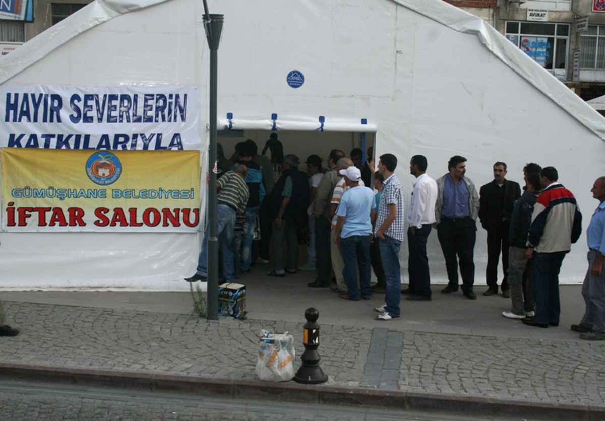 Ramazanda Yine İftar Çadırı Faaliyette