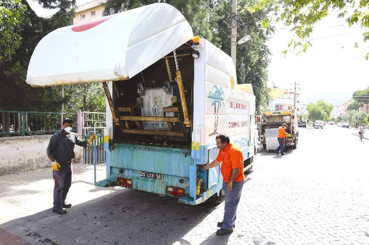 Selçuk\'ta Çöp Konteynırları Pırıl Pırıl