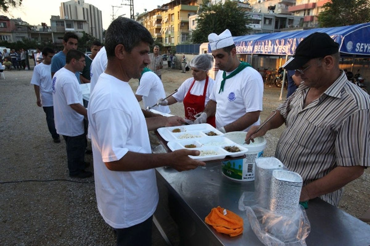 Seyhan\'da İftar Sofrası