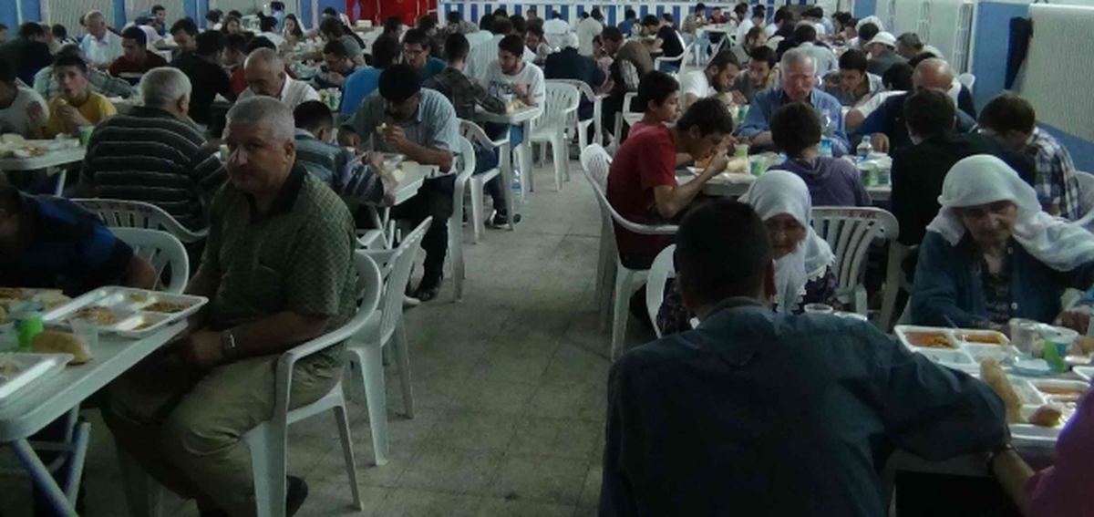 Simav Belediyesi\'nden Her Gün 300 Kişiye İftar