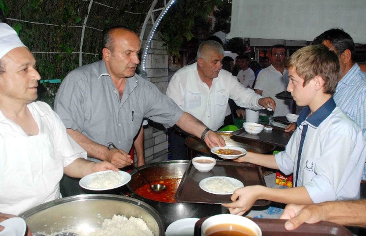 Taşköprü Protokolü İlk İftarını Çadırda Açtı