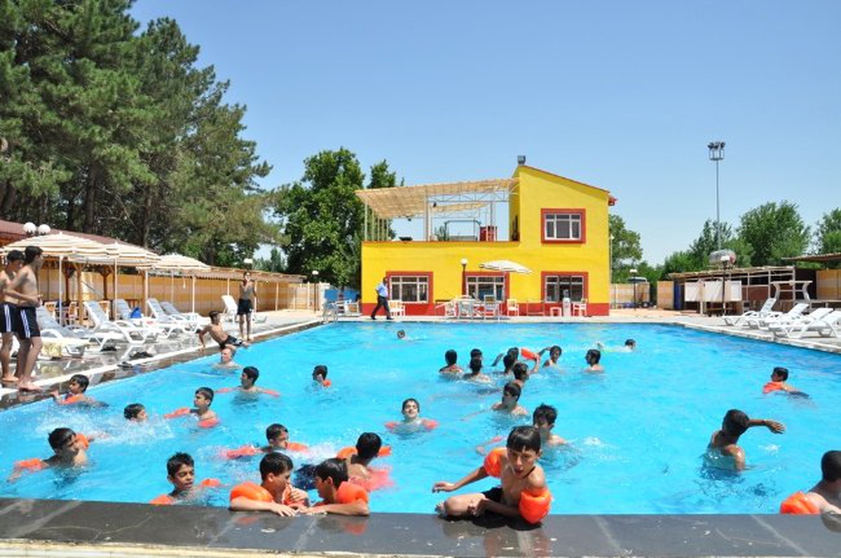 Yenişehir Belediyesi Yaz Kursu Öğrencilerine Havuz Keyfi Yaşattı