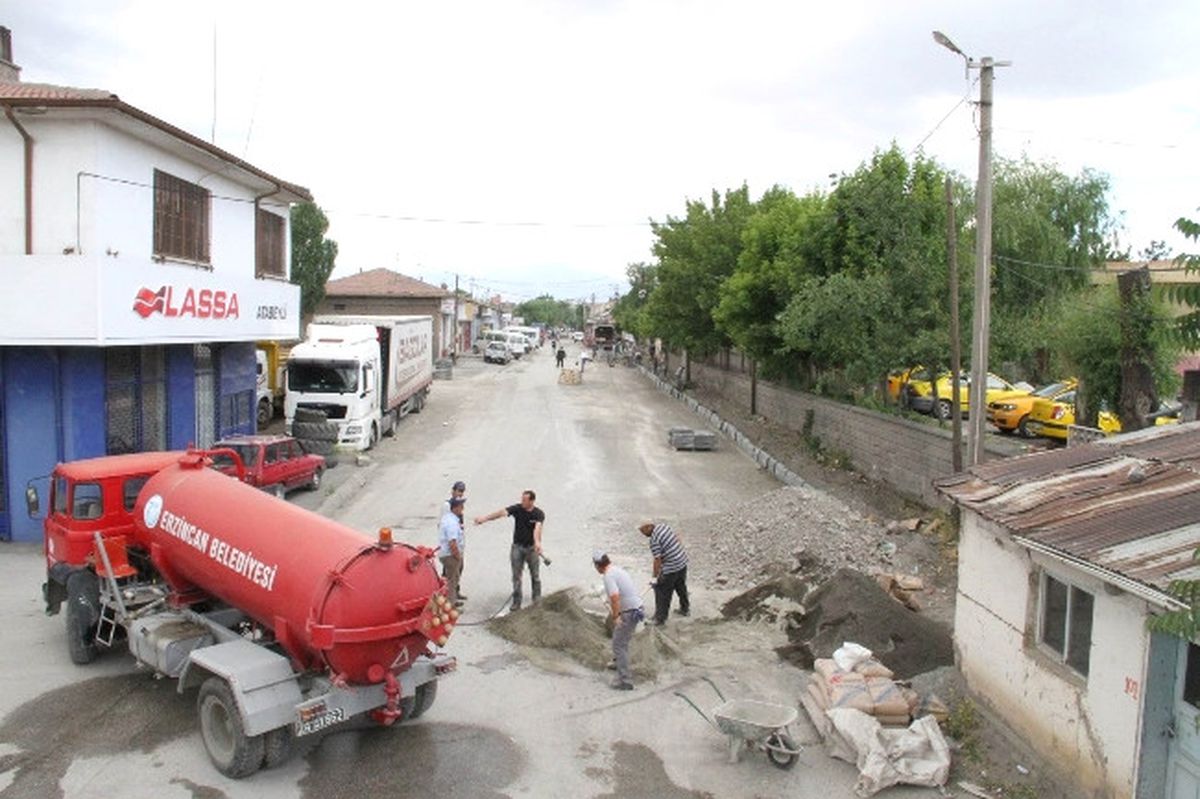 Yol Genişletme Çalışmaları Devam Ediyor