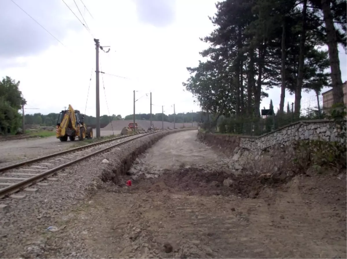 Arifiye Garına Hızlı Tren Rayları Döşeniyor