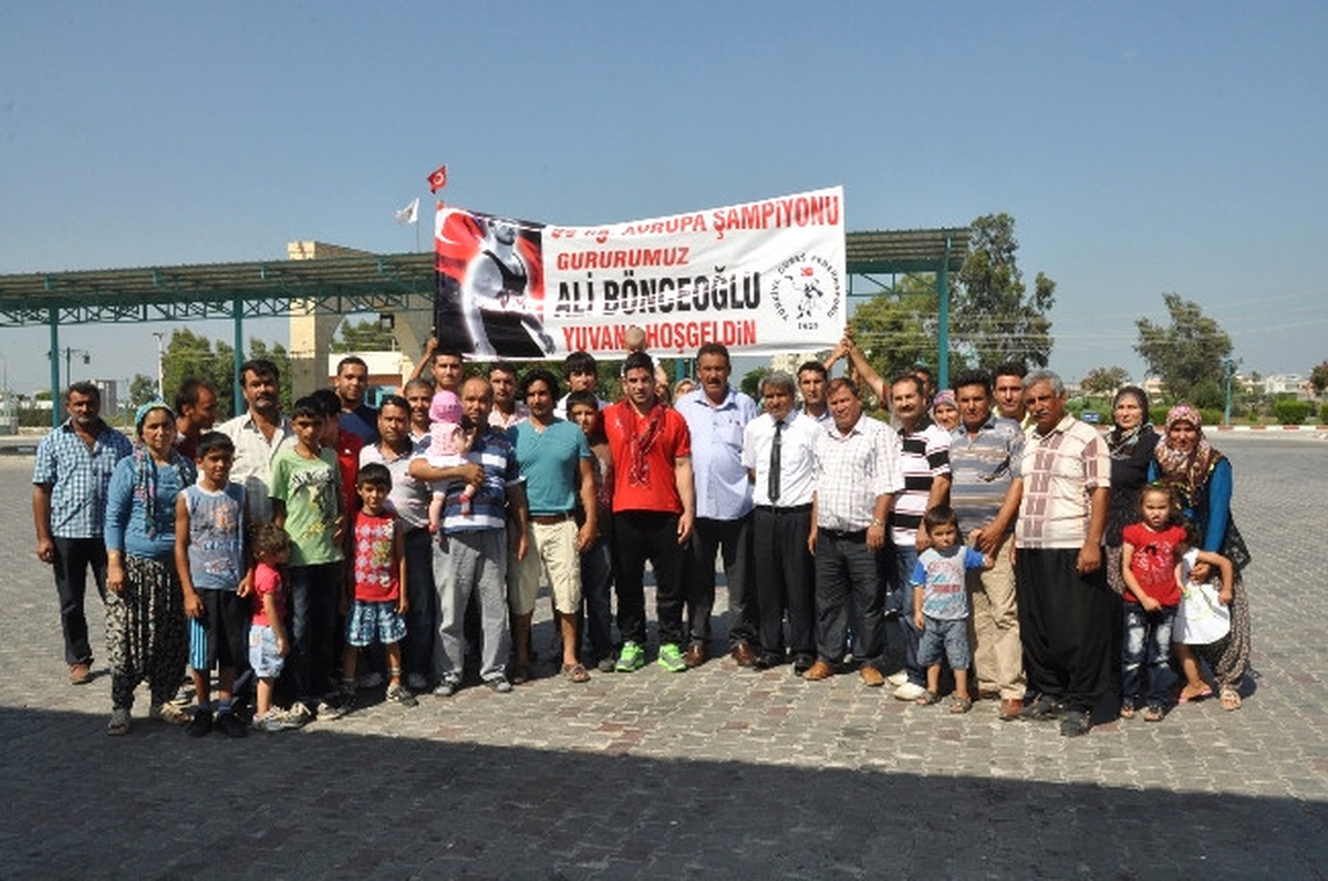 Avrupa Gençler Şampiyonu Güreşçi Davul Zurna ile Karşılandı