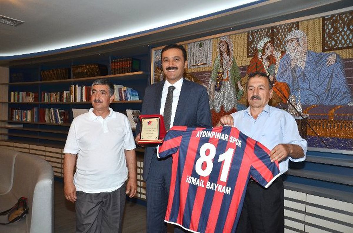 Aydınpınarspor\'dan Başkan Bayram\'a Plaket