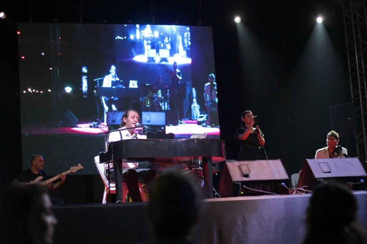 Başakşehir\'de Yücel Arzen\'den Büyülü Bir Gece