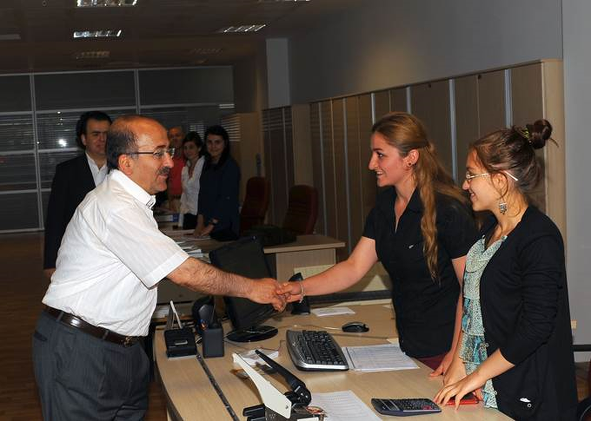 Başkan Gümrükçüoğlu, Belediye çalışanlarının Ramazan\'ını Tebrik Etti