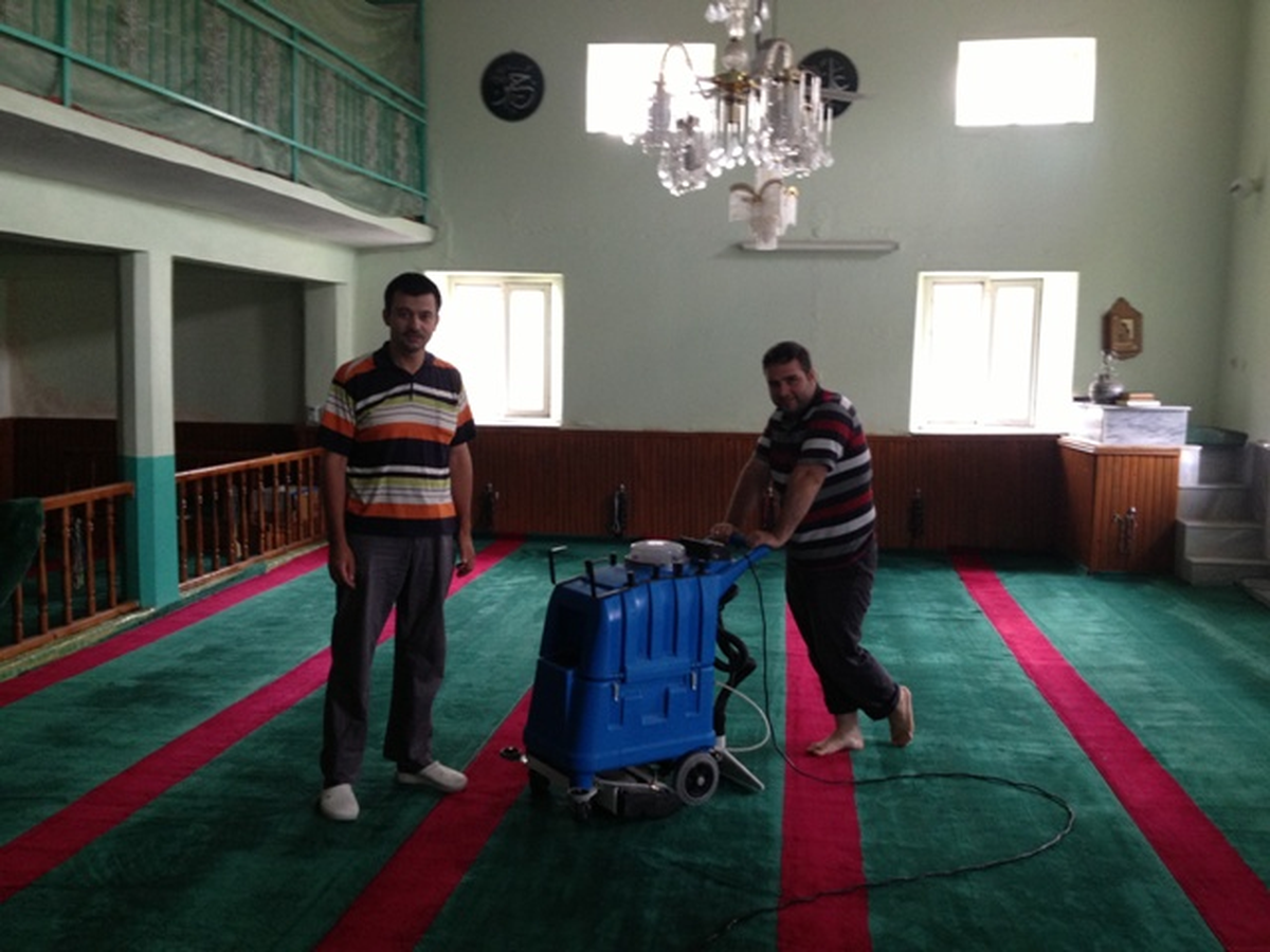 Belde Camilerinin Halıları Temizleniyor