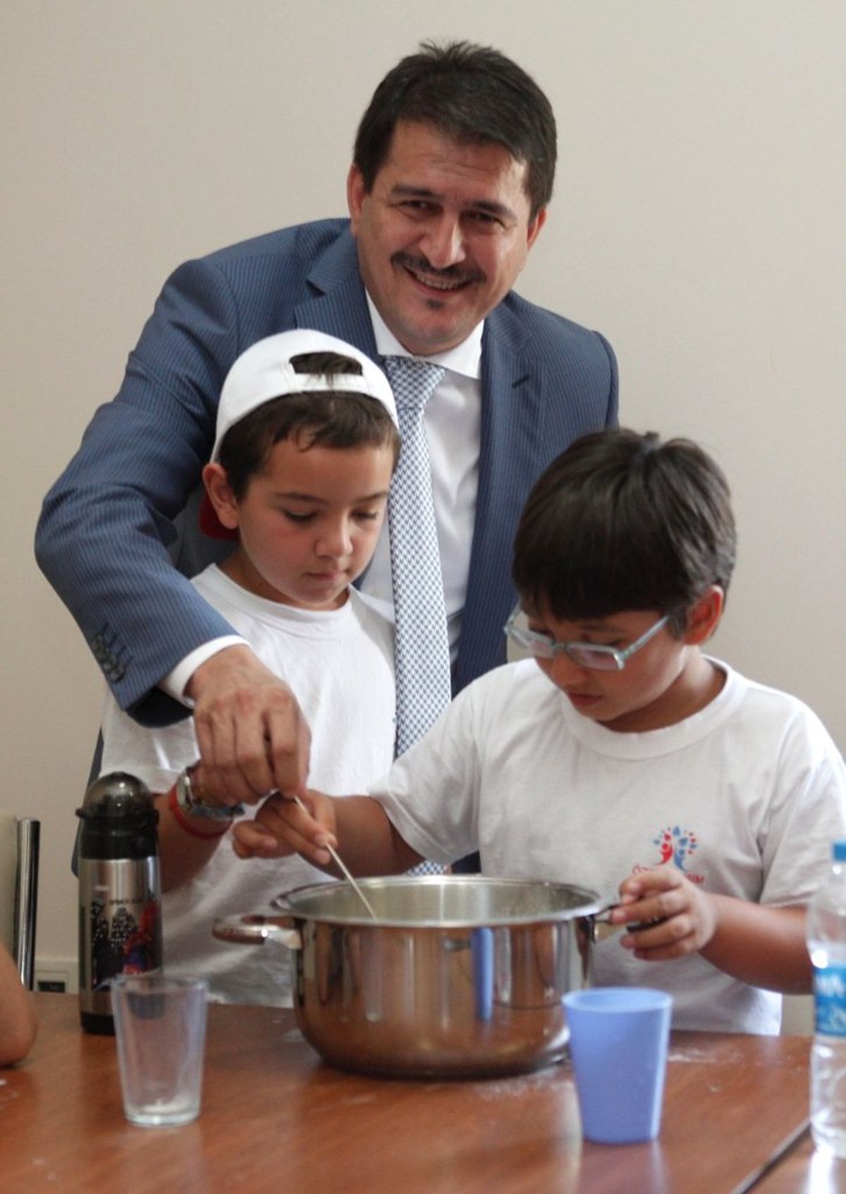 Bizim Ev\'de Çocukların Pasta Heyecanı