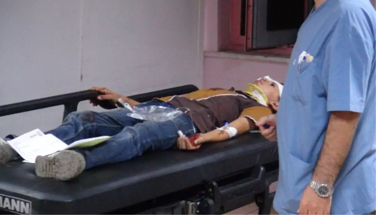 Çöp Kamyonu Otomobille Çarpıştı: 3 Yaralı