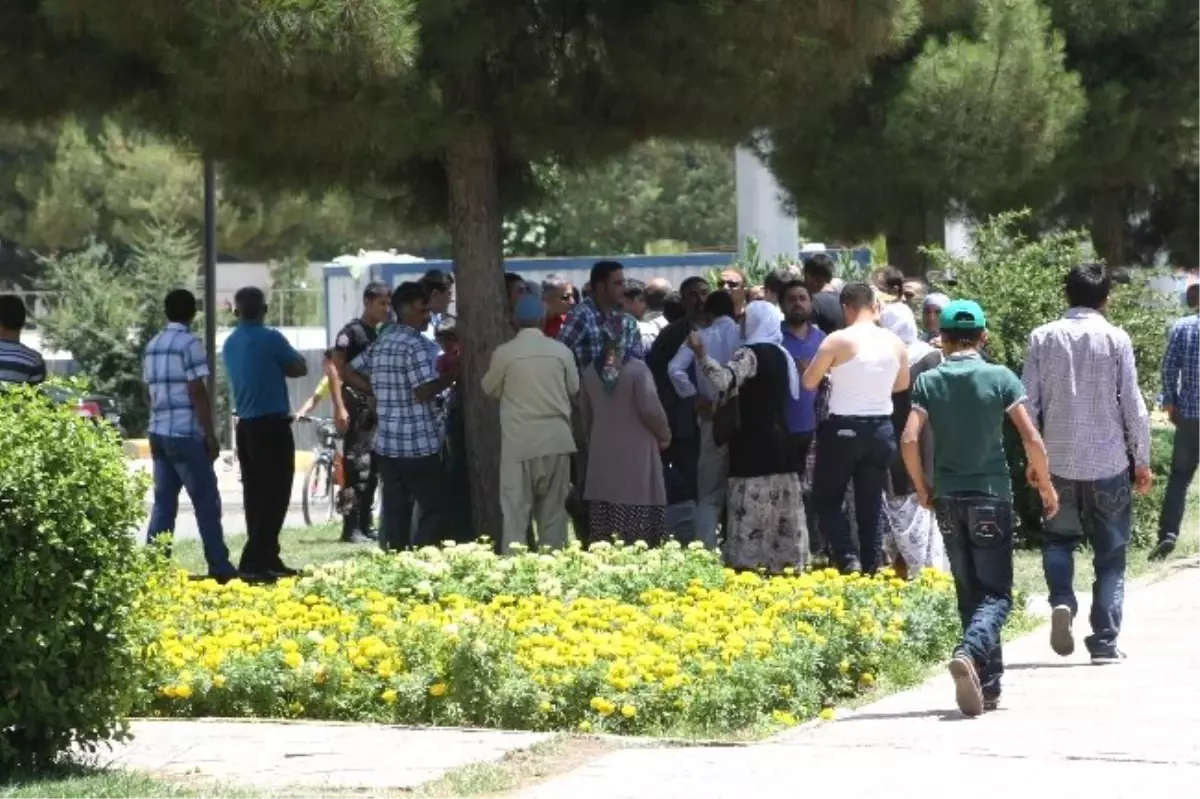 Diyarbakır Adliyesi Önünde Kavga: 2 Yaralı