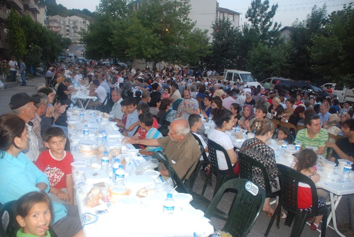 Ereğli Belediyesi\'nden 1000 Kişiye İftar