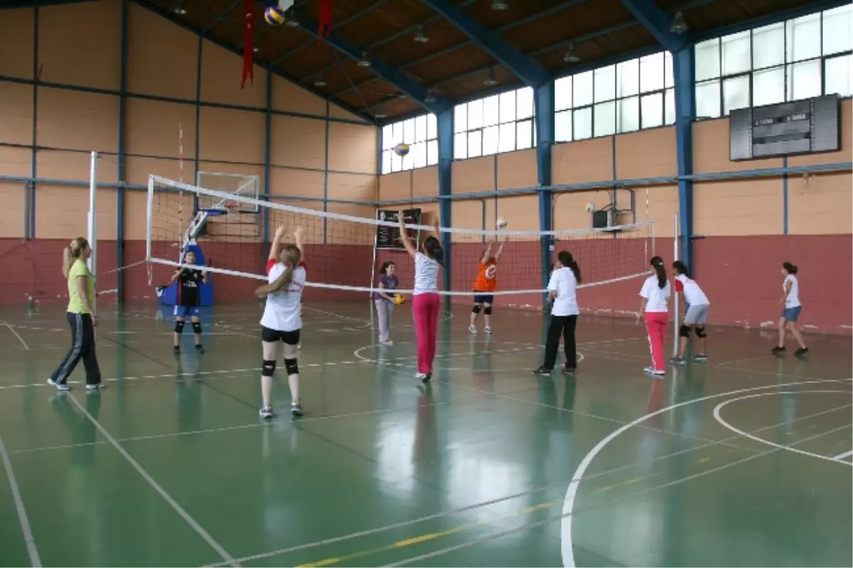 Geleceğin Başarılı Voleybolcuları Yetişiyor