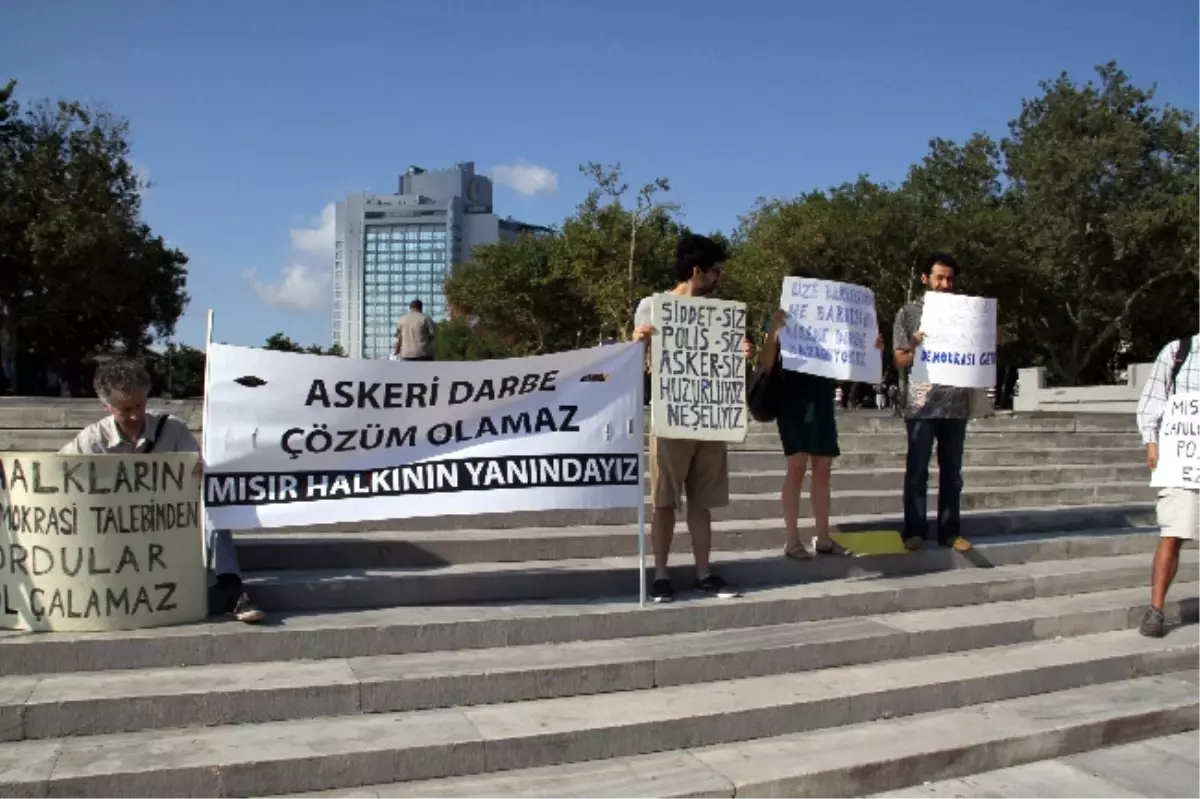 Gezi Parkı\'nda Mısır\'daki Darbeye Protesto