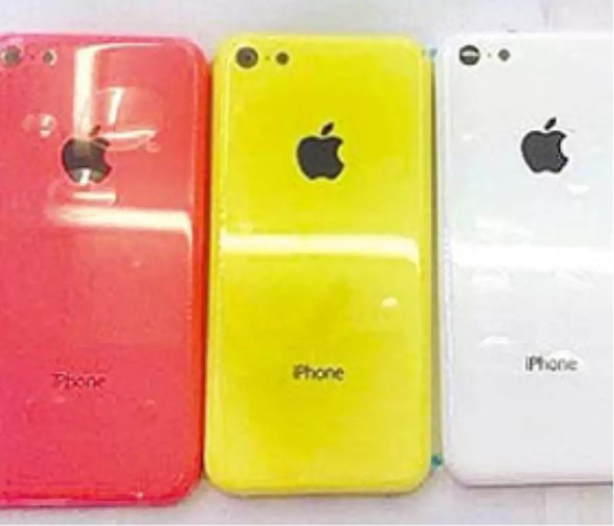 İphone 5s ve Ucuz İphone\'un Gövdesi Göründü