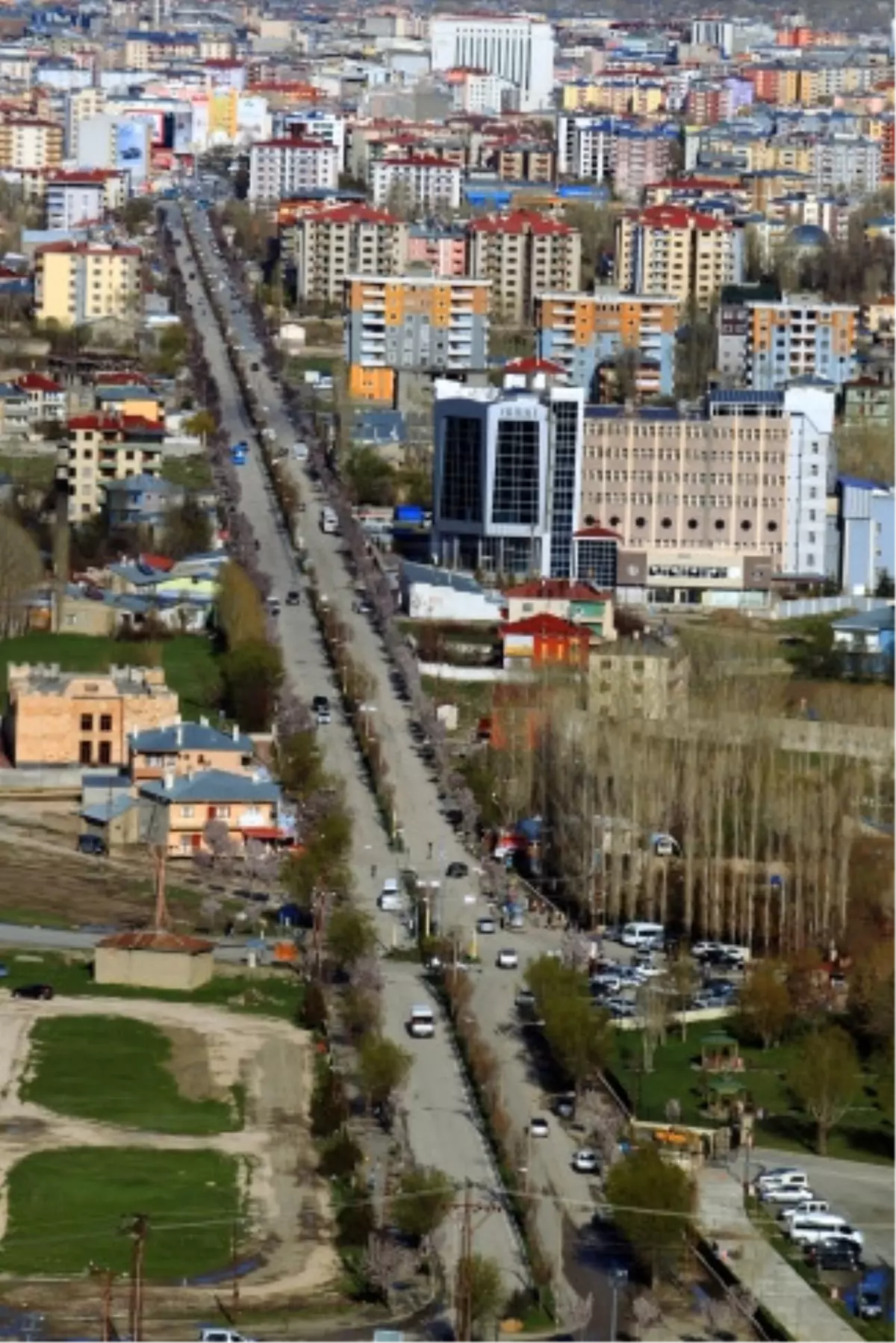 Kale\'ye Giden Tüm Yollar Yenileniyor