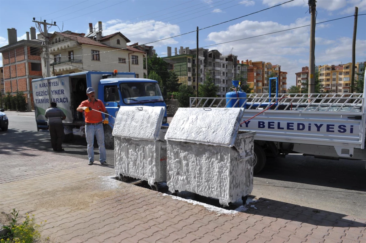 Karatay\'da Çöp Konteynırları Dezenfekte Ediliyor