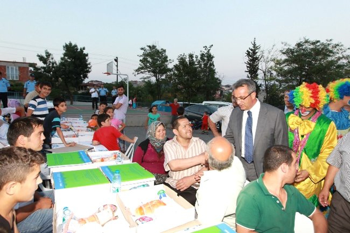 Mevlana Mahallesi Sakinleri Hep Birlikte İftar Açtı