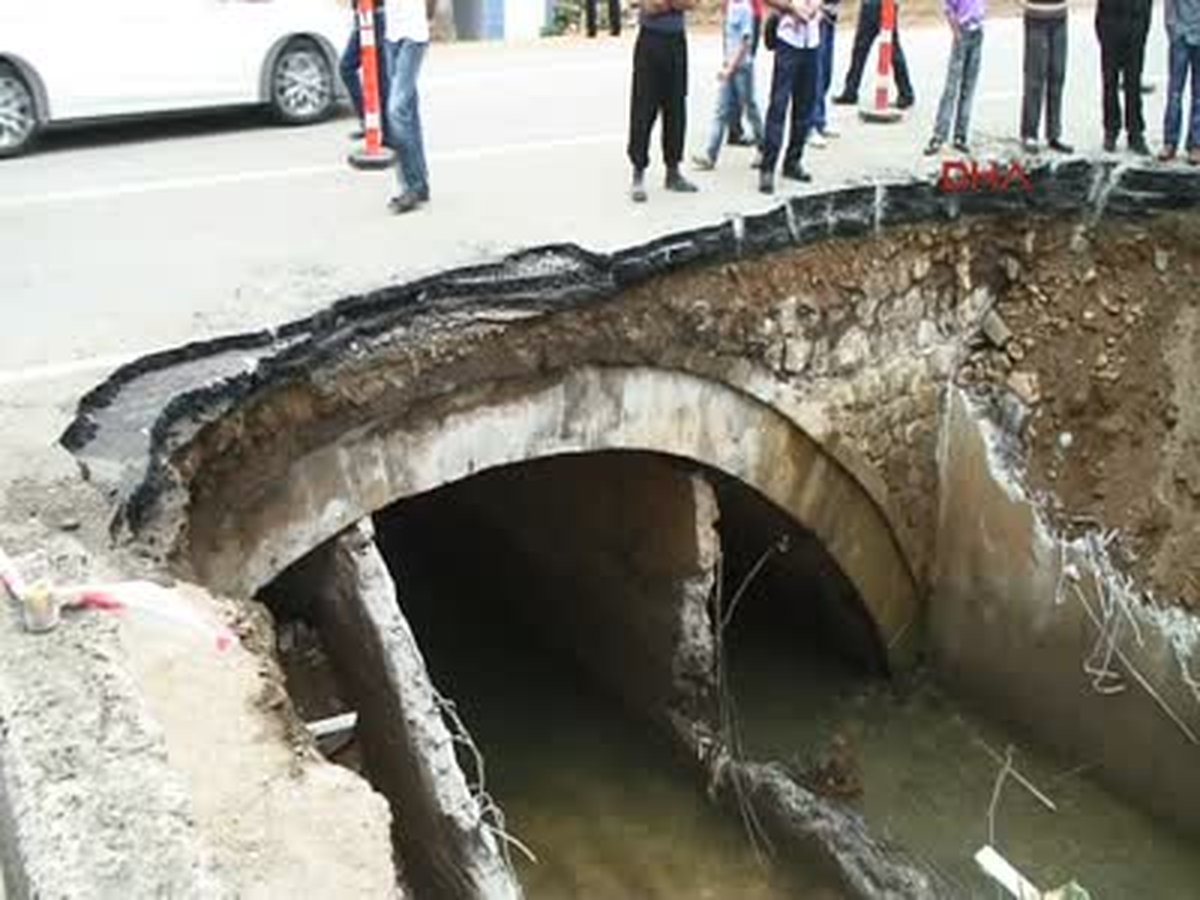 Rize\'de Köprünün Altından Köprü Çıktı