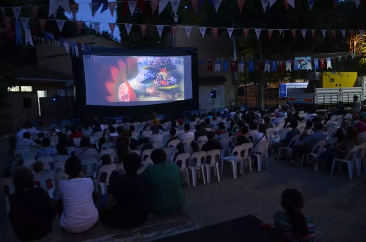 Selçuk\'ta Açık Hava Sinema Keyfi Devam Ediyor