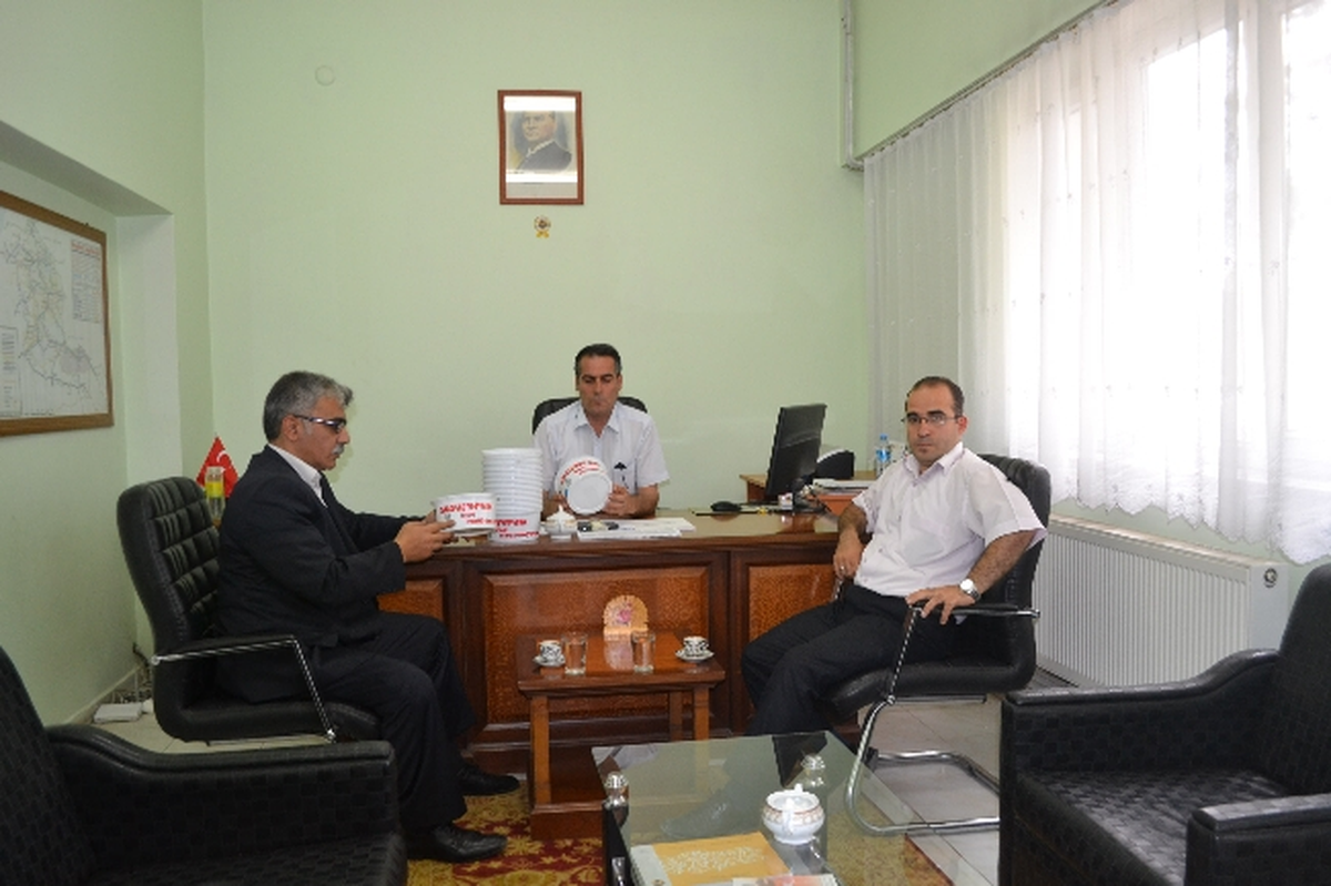 Sokak Hayvanları İçin Su Kapları Bırakma Çalışması