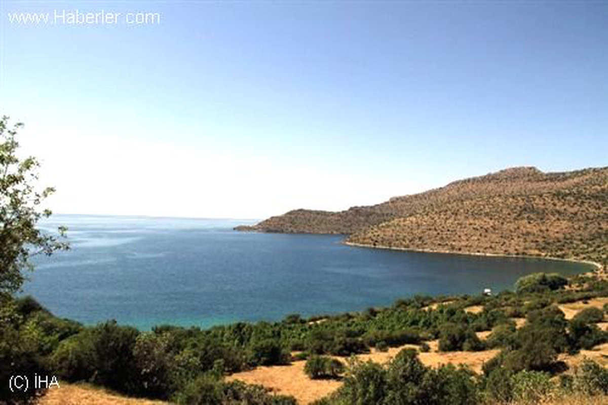 Van Gölü\'nün Bakir Koyları Turist Bekliyor