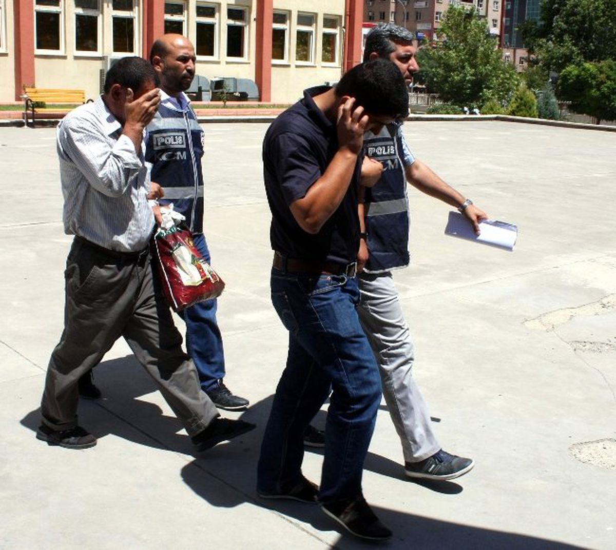 208 Adet Gümrük Kaçağı Kamyon Lastiği Ele Geçirildi
