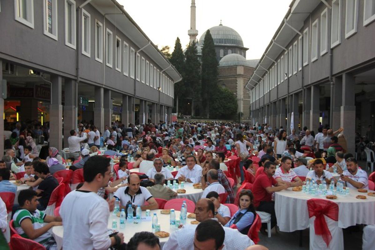 5 Bin Kişi Birlikte İftar Açtı