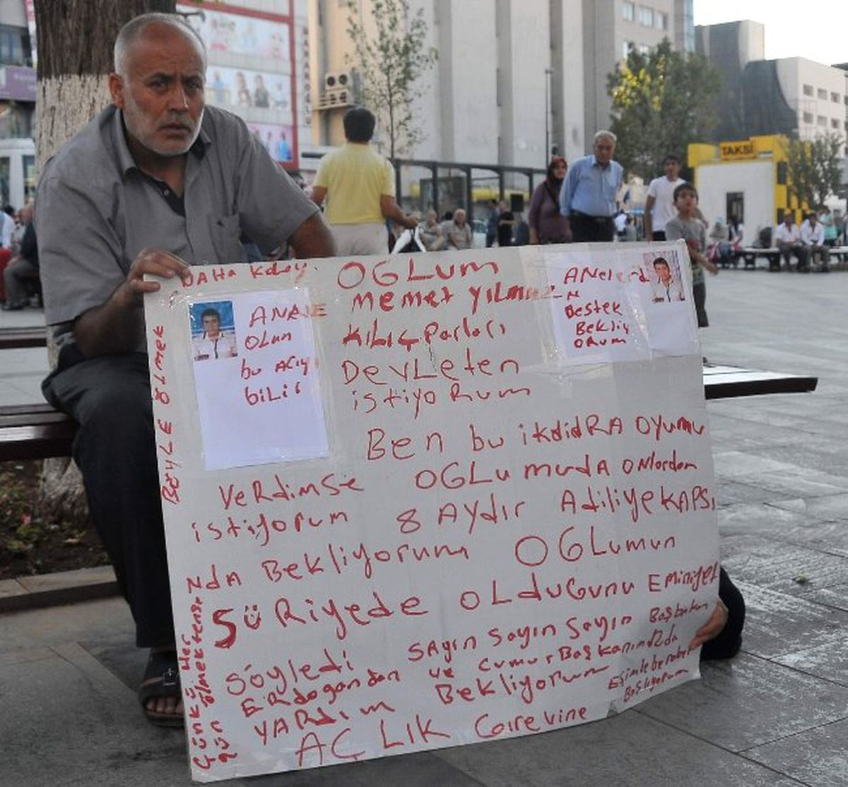 Acılı Anne ve Babadan Açlık Grevi